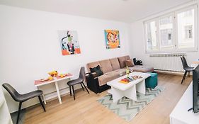 Modern 2Bdr Apartment-Cathedral View-Best Location